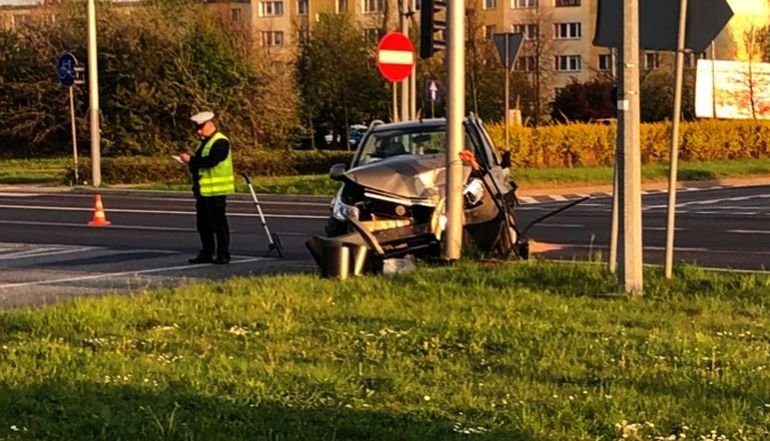 Zderzenie chevroleta i fiata na Sikorskiego w Piotrkowie