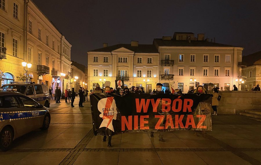 Mocna interwencja policji podczas protestu w Rynku Trybunalskim