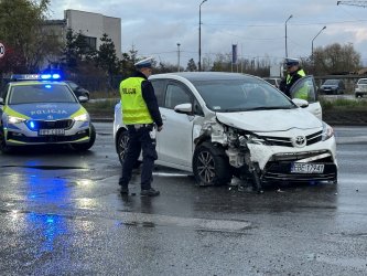 Zderzenie dwch samochodw na elaznej w Piotrkowie