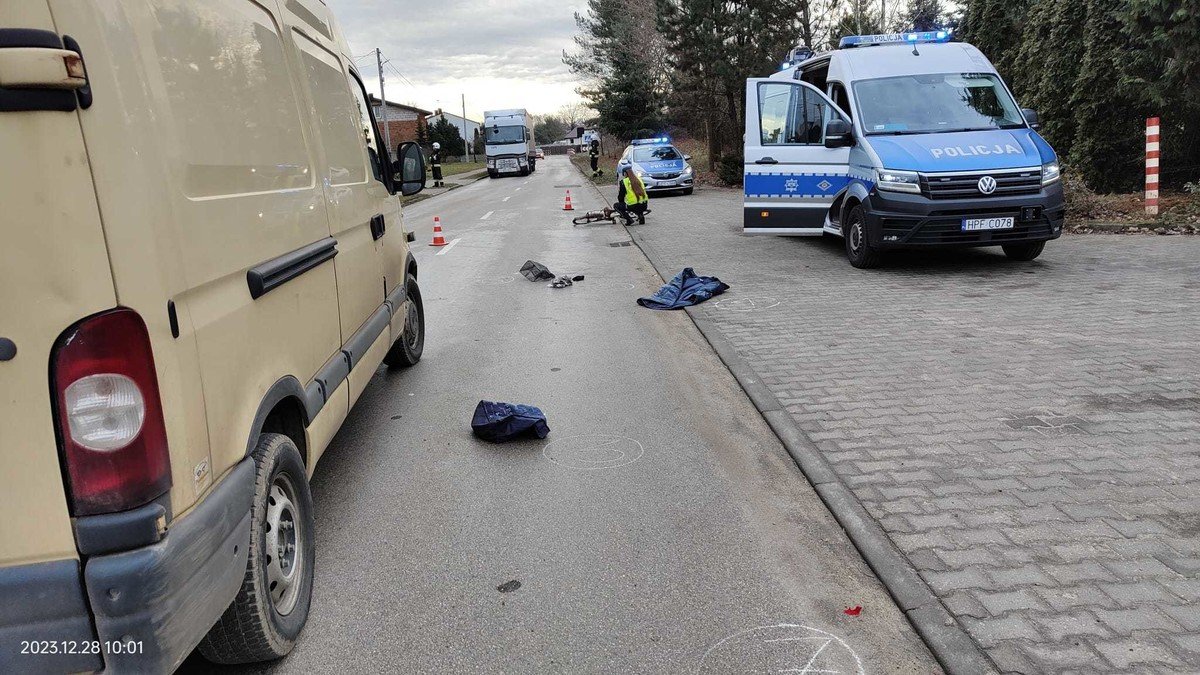 Potrcenie rowerzystki. Kobieta trafia do szpitala