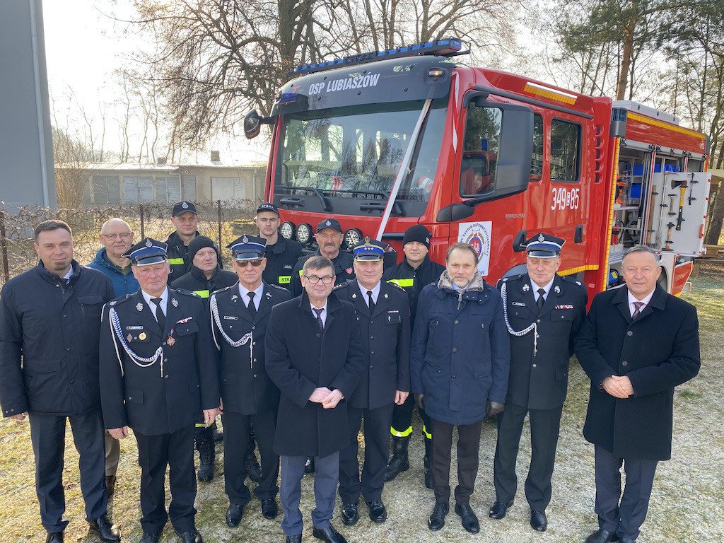 Nowoczesny redni samochd ratowniczo-ganiczy dla OSP Lubiaszw