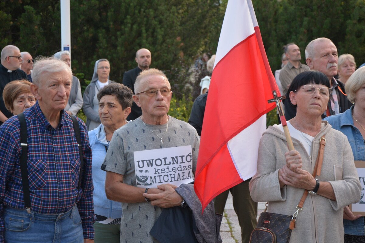 Piotrkowianie solidarni z ksidzem Michaem