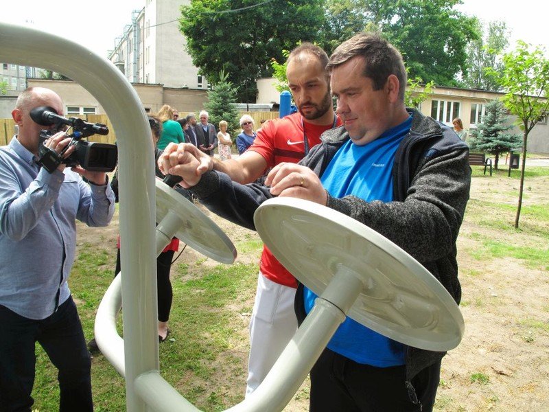 Rehabilitacja na wieym powietrzu. Zielony Park przy szpitalu ju otwarty 