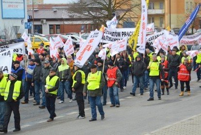 Manifestowali przeciw obnikom pac