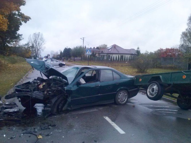 Kierowca BMW straci panowanie nad samochodem 