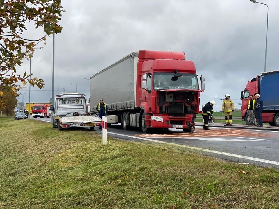 Wypadek w Jarostach. DK 12 zablokowana