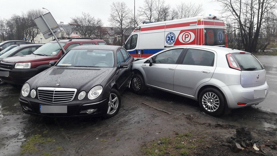 Zasab na drodze. Kolizja przy ul. Dmowskiego