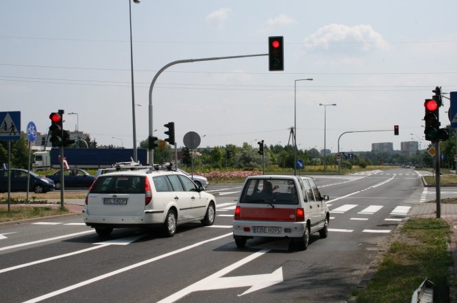 Uruchomiono sygnalizacj na niby-rondzie 