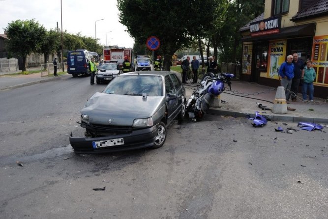 Wypadek na skrzyowaniu - motocyklista w szpitalu