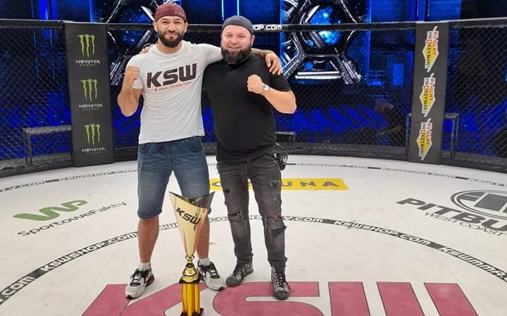 Krakus pewnie wygrywa swoj walk podczas KSW 62