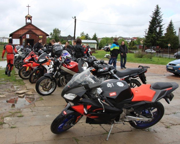 Piknik motoryzacyjny w Moszczenicy