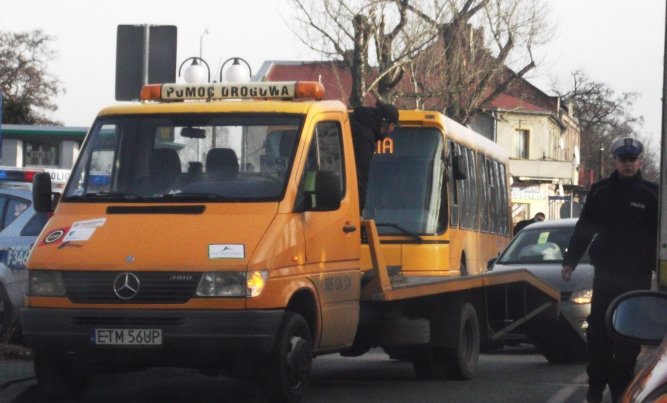 Tomaszw Maz. Zderzenie autobusu MZK i VW