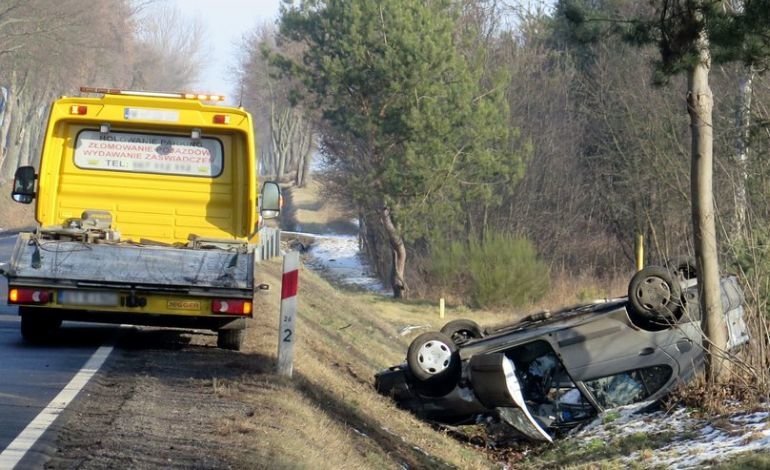 Osobwka dachowaa na drodze w Ignacowie