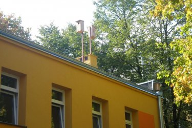 Budki lgowe na dachu piotrkowskiego przedszkola 