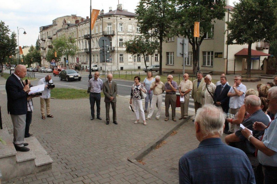 Odsonili tablic upamitniajca doktora Tenenbauma