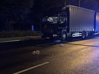 Potrcenie w Al. Sikorskiego. Kobieta walczy o ycie. Droga jest cakowicie zablokowana. Policja wyznaczya objazdy