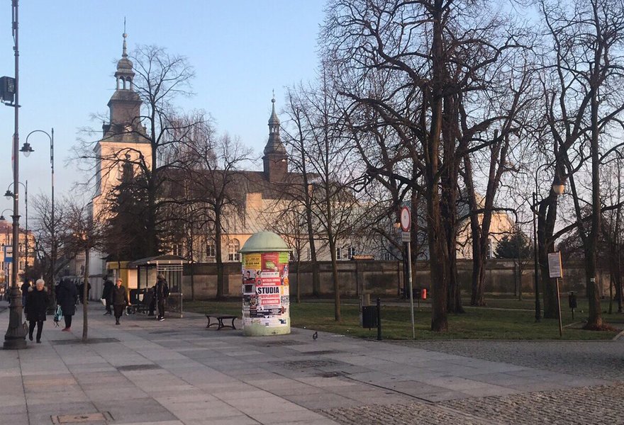 Uwaga! Nieznany mczyzna zaczepia dzieci w centrum Piotrkowa (posuchaj relacji)