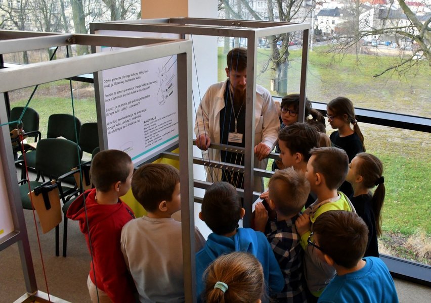 Kolejni modzi adepci nauk cisych odwiedzili Mediatek