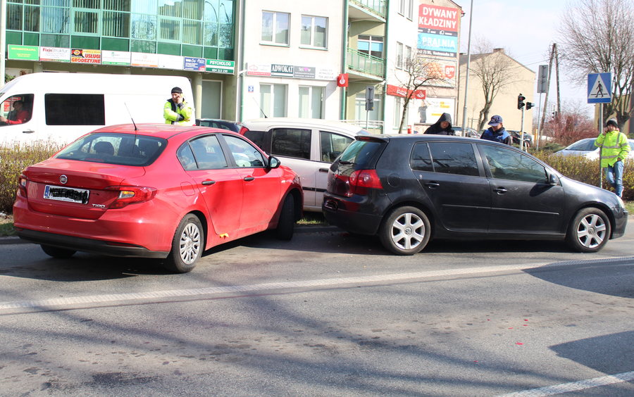 Kolizja w al. Armii Krajowej. Sprawca uciek z miejsca zdarzenia