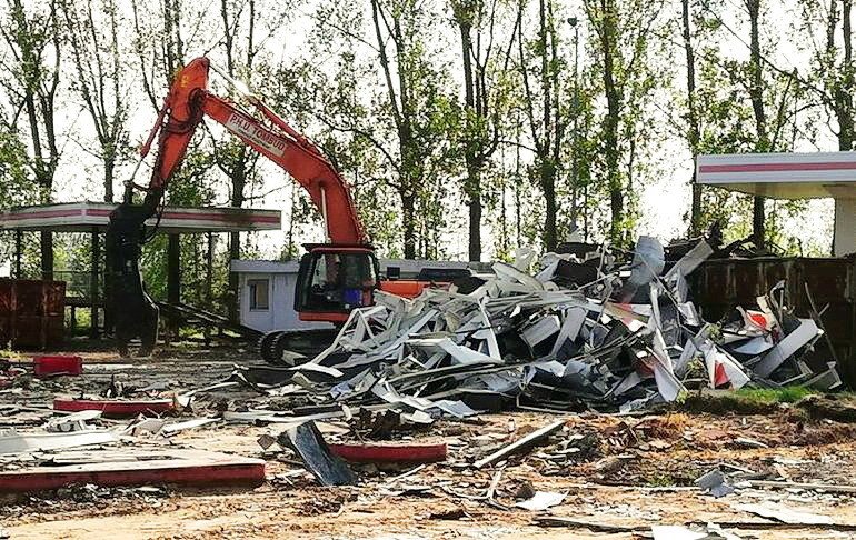 Rozbirka stacji benzynowej przy Al. Sikorskiego w Piotrkowie [AKTUALIZACJA]