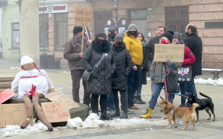 „Macie krew na rkach”. Happening w Rynku Trybunalskim