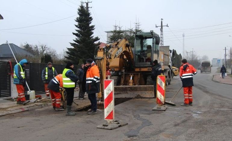 Budowa kanalizacji w gm. Wola Krzysztoporska. Pierwsze odbiory robt budowlanych