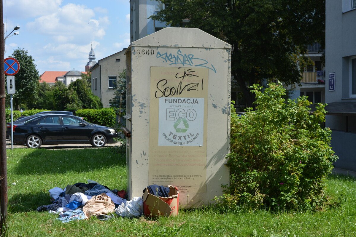 Kto odpowiada za przepenione pojemniki na uywan odzie?