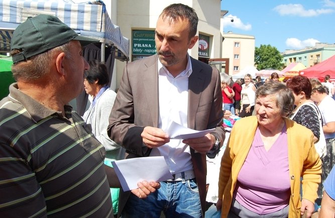 PIO zbiera podpisy na hali targowej