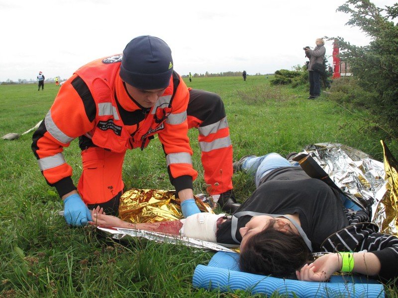 Atak terrorystyczny, awaryjne ldowanie i ratowanie rannych na lotnisku w Piotrkowie 