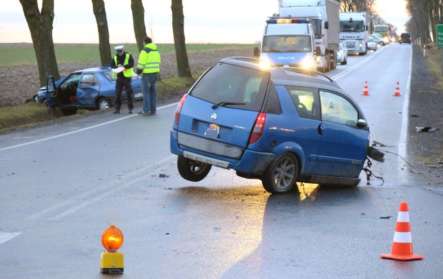 Wypadek na drodze krajowej 91. Jedna osoba trafia do szpitala 