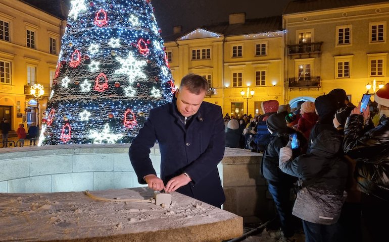 Miejska choinka rozbysa w Rynku Trybunalskim