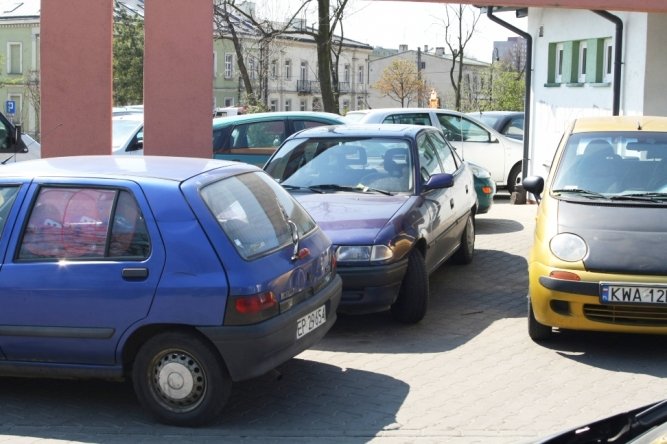 Parkowanie przy amfiteatrze - legalnie i za darmo