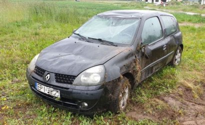 Gmina Rozprza: Clio wypado z drogi