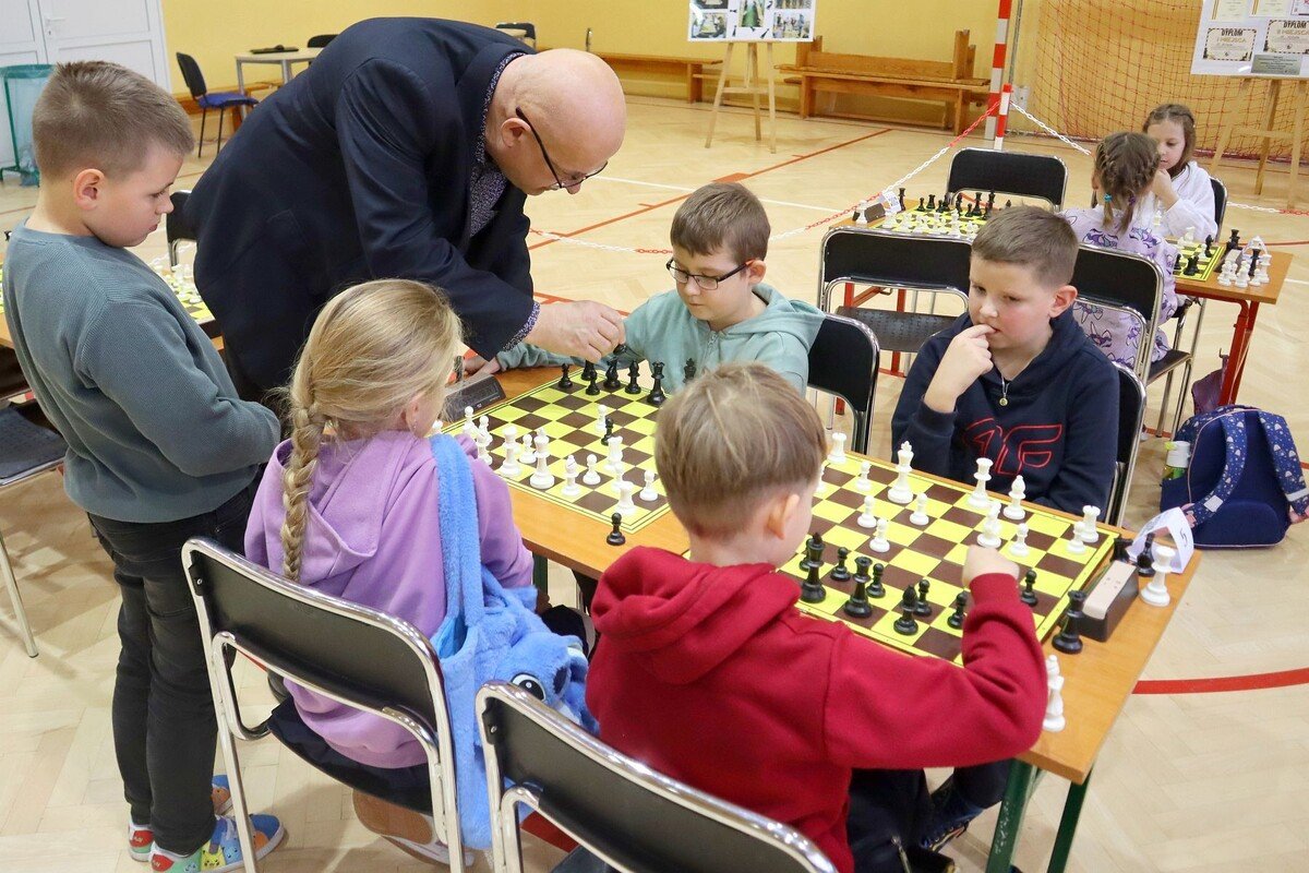 Turniej szachowy w Szydowie z udziaem arcymistrza