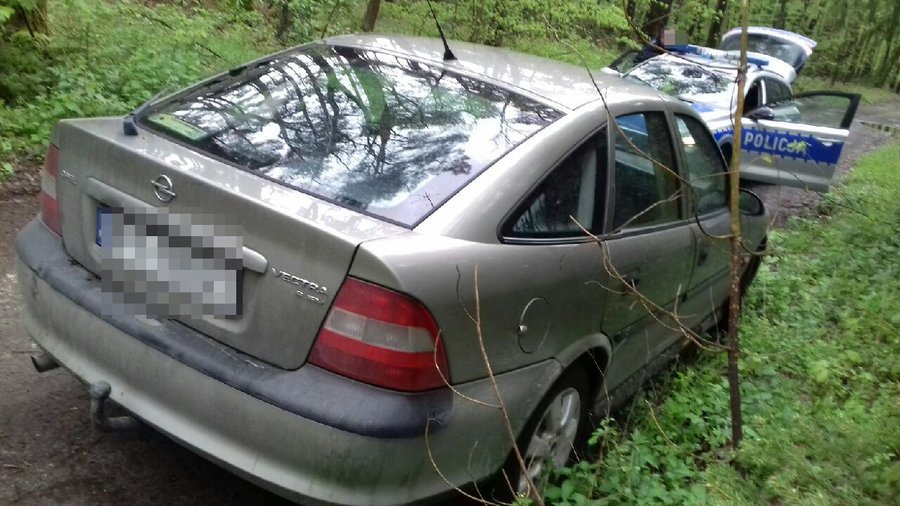 Pijany uderzy w skrzynk elektryczn i pojecha dalej