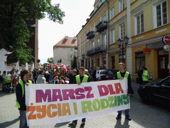 Ulicami Piotrkowa przeszed Marsz dla ycia i Rodziny
