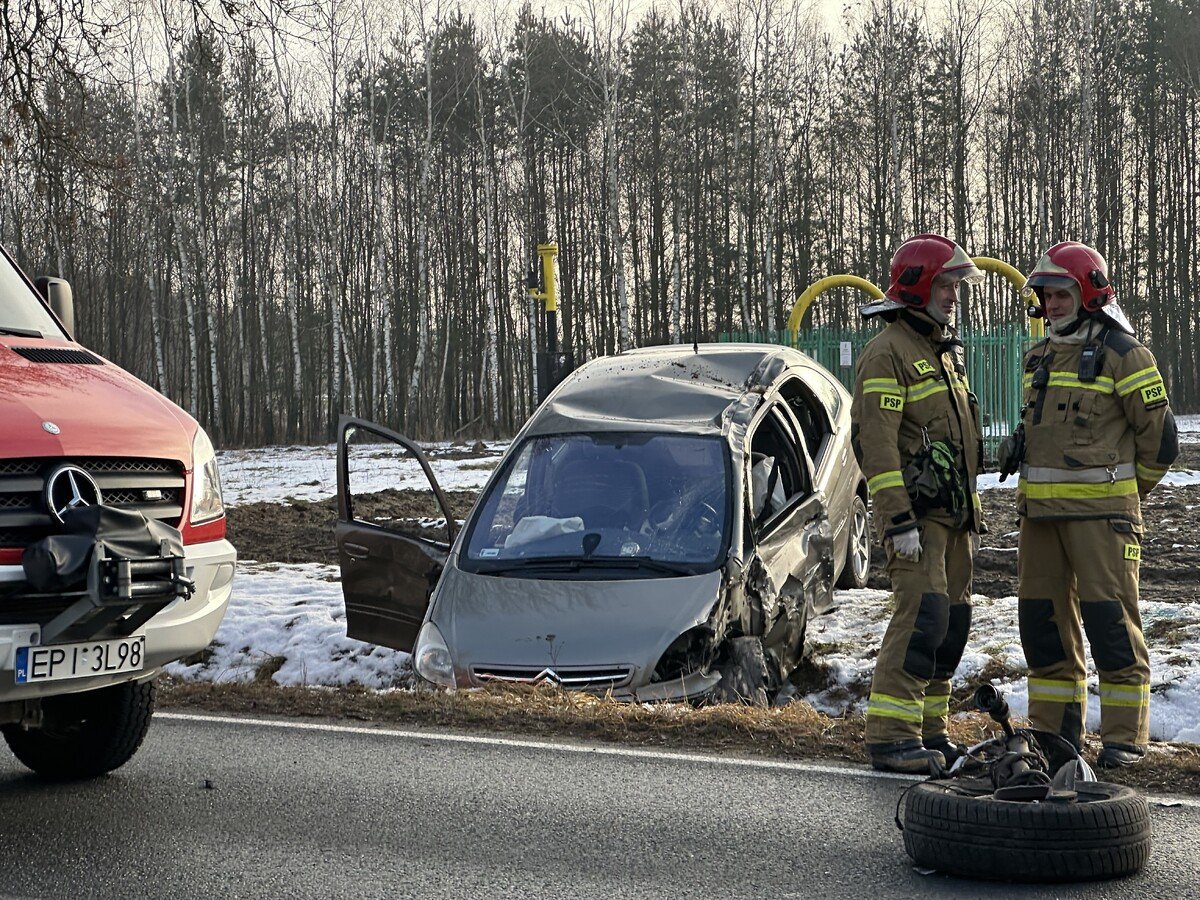 Grony wypadek na DK91. Kierujca Suzuki zjechaa na przeciwlegy pas. Kierujcy Citroenem zosta przewieziony do szpitala