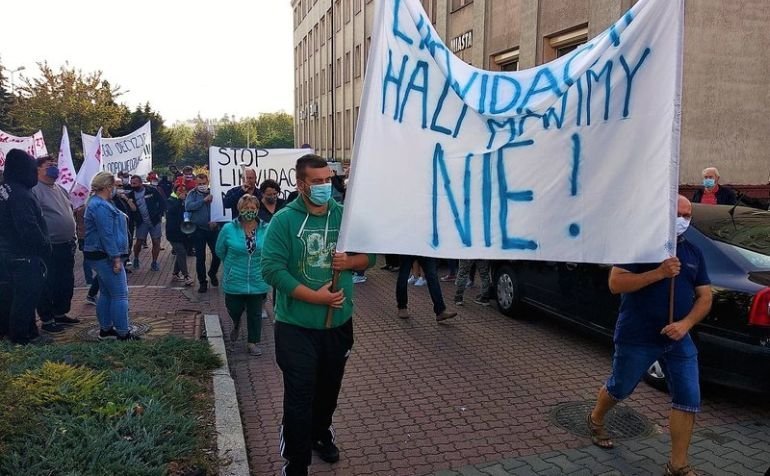 Protest kupcw. Blokowali przejcia dla pieszych i wezwali prezydenta do rozmw (VIDEO)