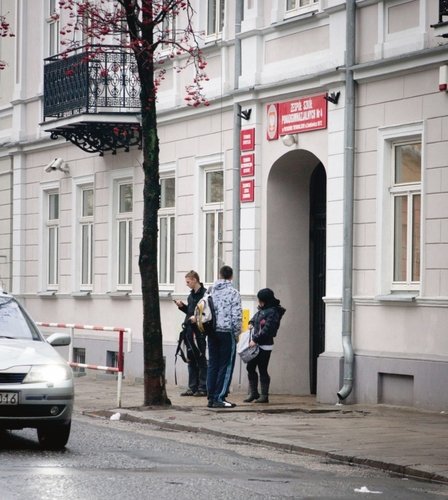 Czyj interes reprezentowany jest w tej szkole?