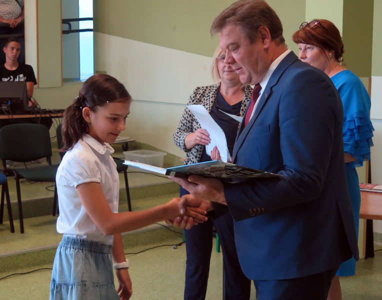 ywa lekcja patriotyzmu w szkole w Gomulinie