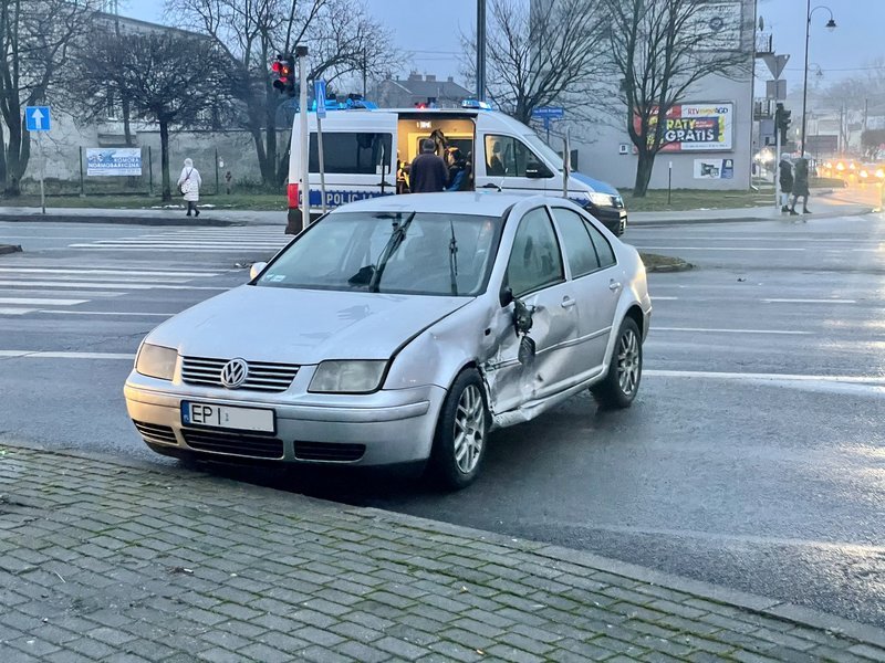 Wypadek w centrum Piotrkowa. Jedna osoba w szpitalu