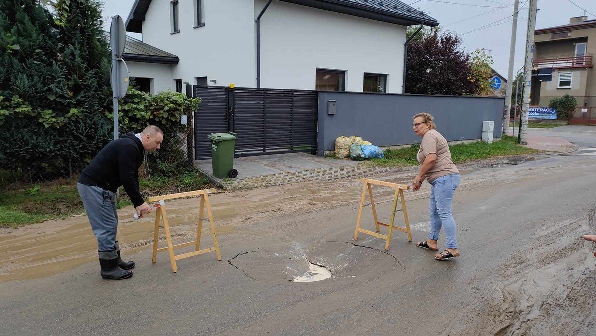 W Piotrkowie zapada si jezdnia