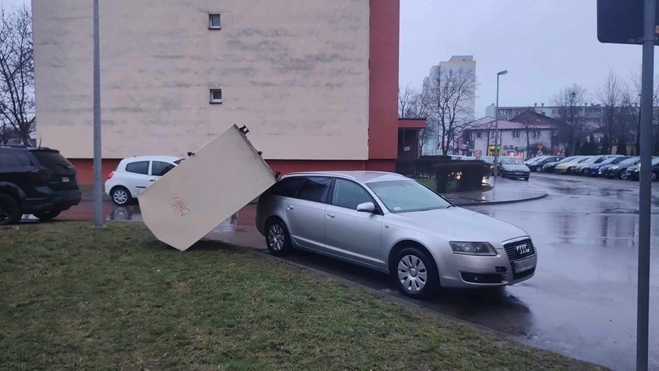 Nie lekcewamy ostrzee. Wiatr okaza si bardzo silny