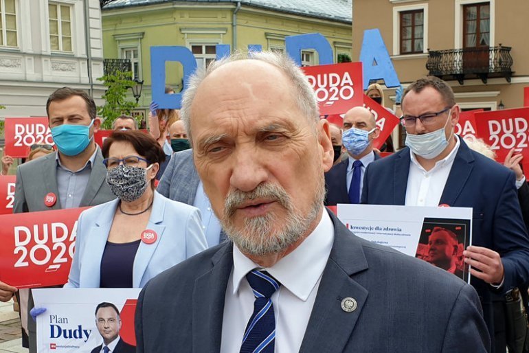 A. Macierewicz: 