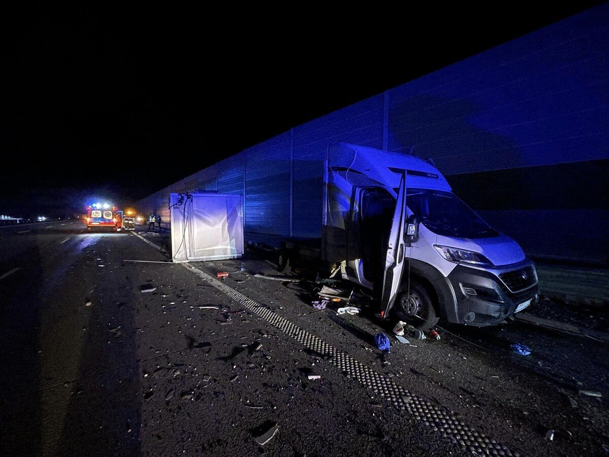 Zderzenie ciarwki i dostawczaka na A1