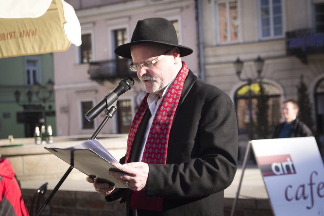 Wypili toast za sztuk w Rynku Trybunalskim