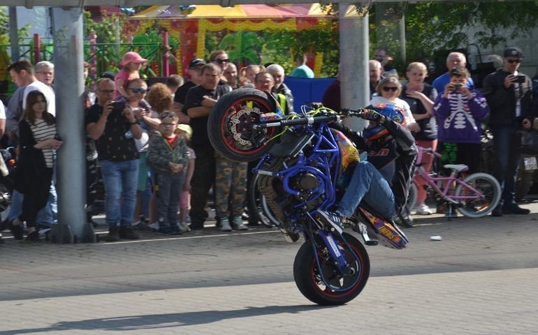 Motoryzacyjnie i muzycznie, czyli Motofestyn w Moszczenicy