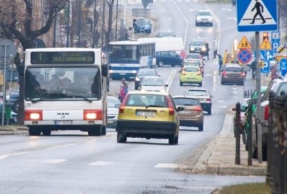 Grone zderzenie forda z motocyklem