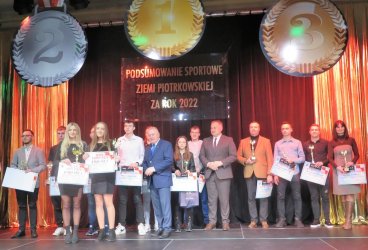 Najpopularniejsi sportowcy powiatu piotrkowskiego odebrali nagrody (ZDJCIA)