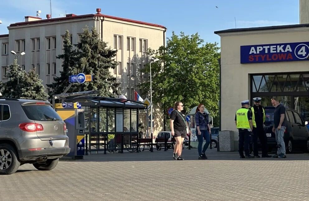 Nie yje kobieta, ktr znaleziono nieprzytomn przy hali targowej